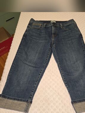 Levis 515 Capri Jeans Women’s Size 8 Dark Blue Cuffed Denim Crop Stretch